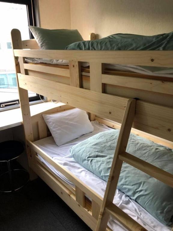 Postel nebo postele na pokoji v ubytování Guest House M104 Kagoshima