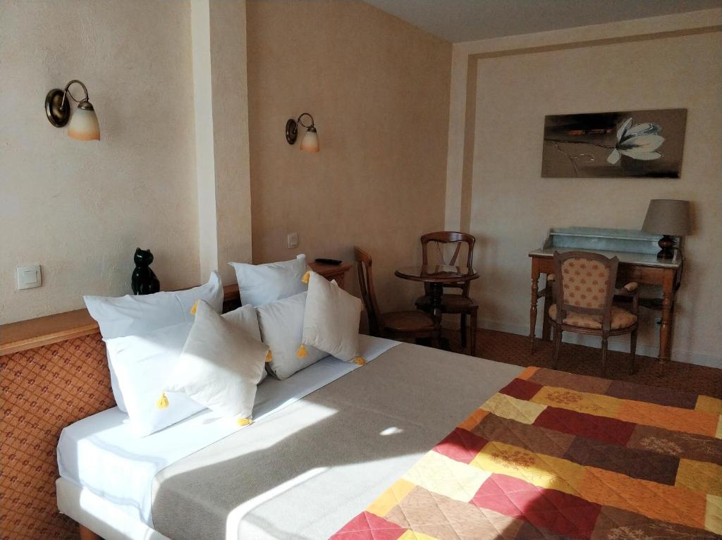 Posezení v ubytování Logis Hotel Calisola Besançon - Soirée Etape