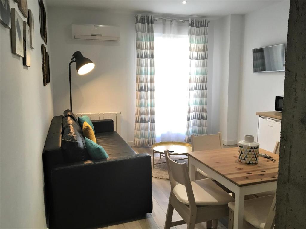 TV a/nebo společenská místnost v ubytování Apartamentos Centro en Recogidas, Granada