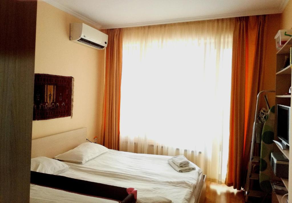 Säng eller sängar i ett rum på Single Apartment in Searegal Compex