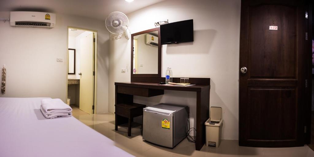 TV a/nebo společenská místnost v ubytování Sunshine Hostel