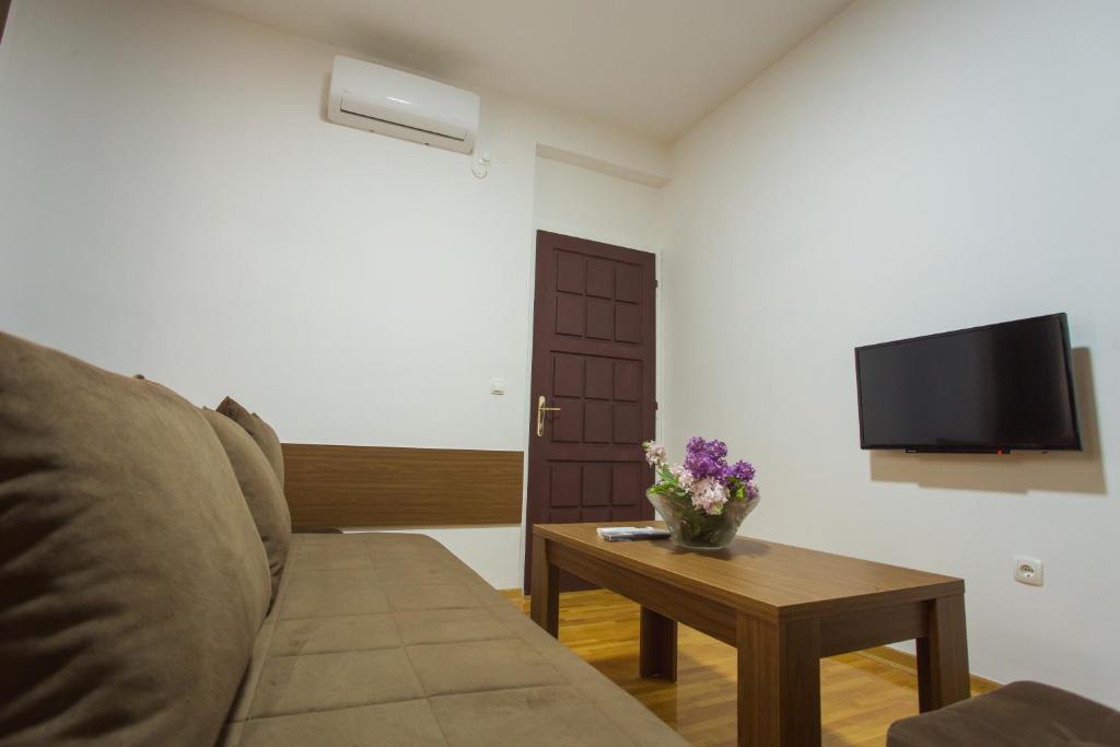TV a/nebo společenská místnost v ubytování Apart AS
