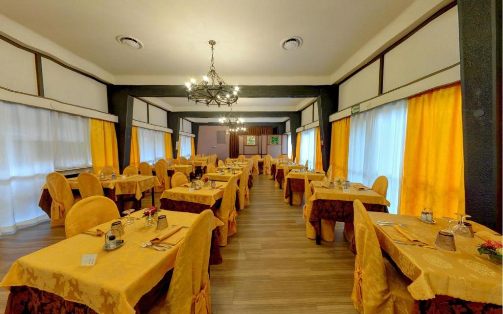 Restauracja lub miejsce do jedzenia w obiekcie Ai Ronchi Motor Hotel Brescia