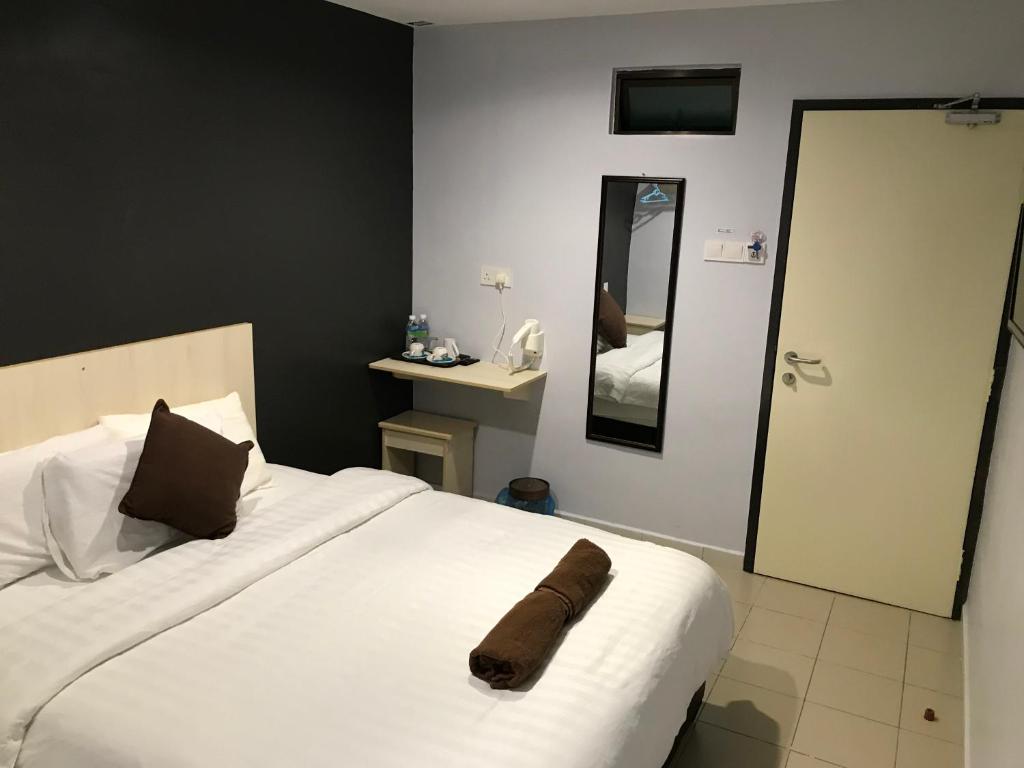 Postel nebo postele na pokoji v ubytování Hotel dan Restoran Seri Kangsar