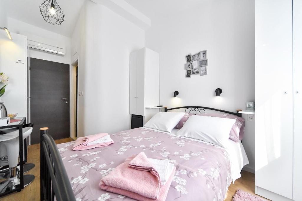 Apartments and Rooms Nekic - Double Room With Private Bathroom