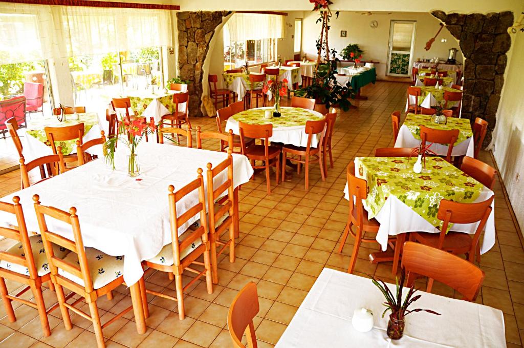 Restaurace v ubytování Hotel Manutara