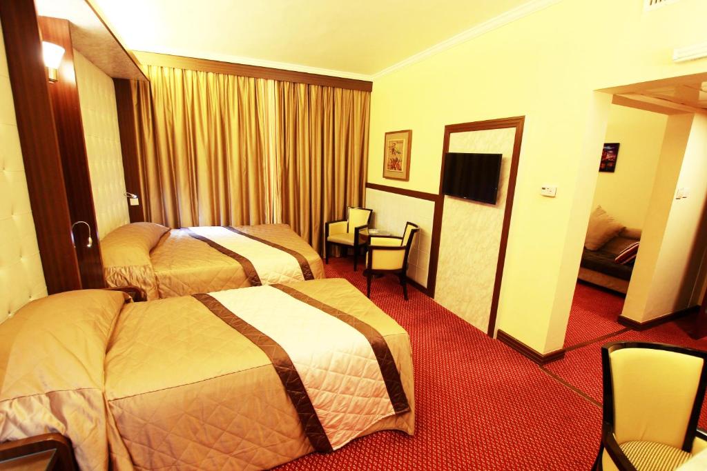 Postel nebo postele na pokoji v ubytování Al Khaleej Grand Hotel