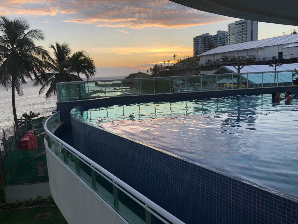  LUXUOSO APARTAMENTO BARRA ONDINA Beira MAR