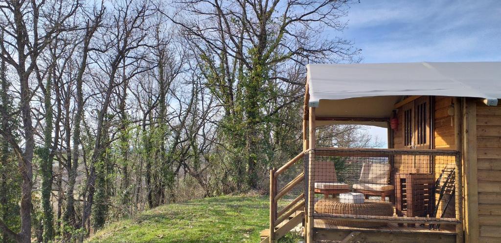 Balkón nebo terasa v ubytování Les lodges d'Adelaide