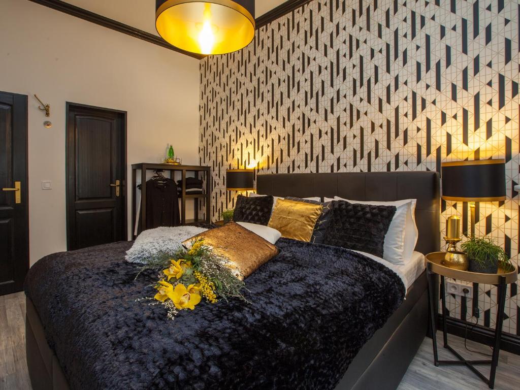 Postel nebo postele na pokoji v ubytování Golden Prague Rooms