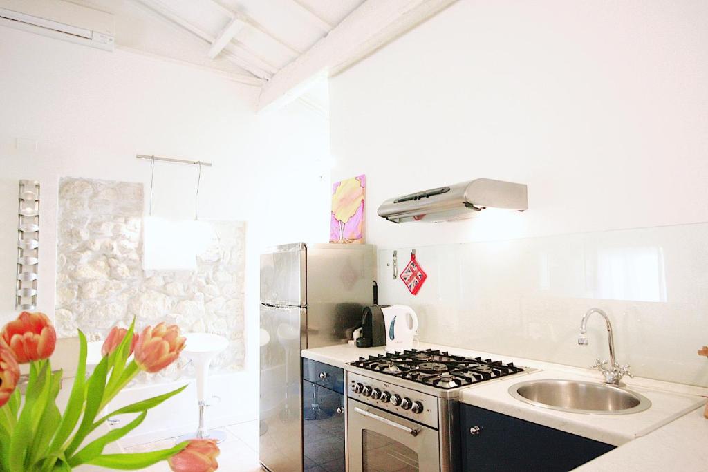 Kuchyňa alebo kuchynka v ubytovaní Bianco Apartment