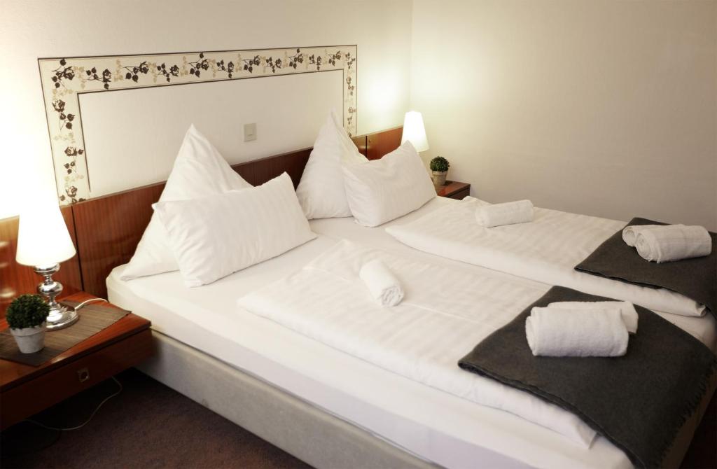 Hotel Zur Burg Sternberg - Family Room