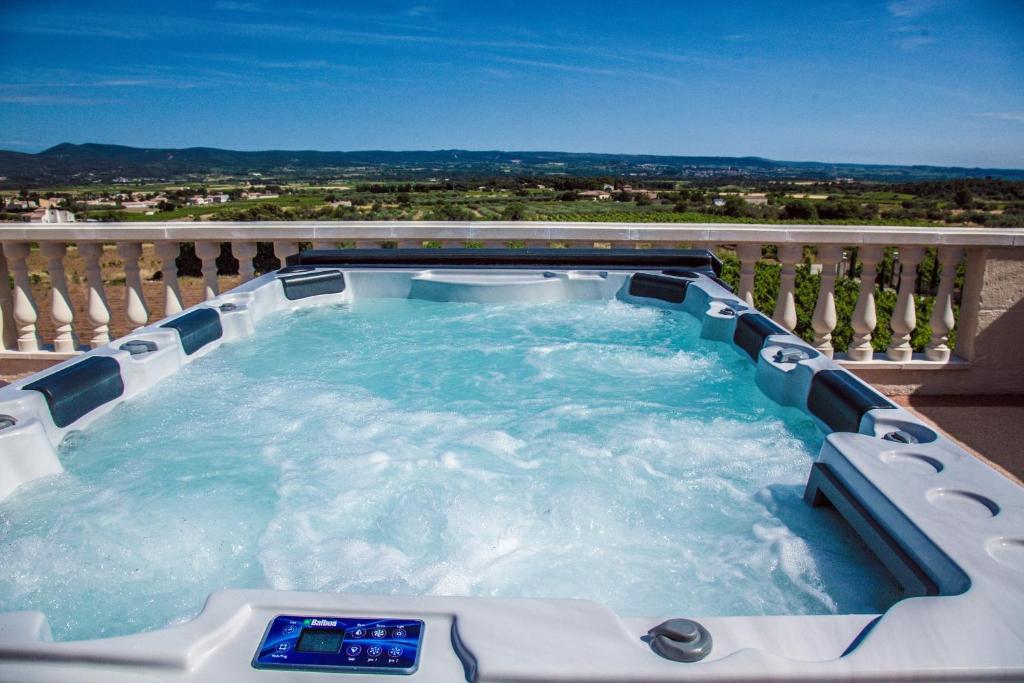 Château de Valloubière - Deluxe Double Room With Spa Bath