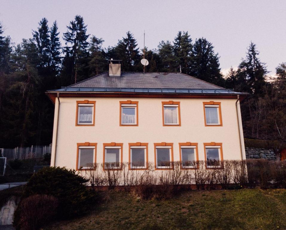 Das Gebäude in dem sich die Ferienwohnung befindet