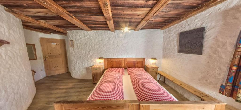Postel nebo postele na pokoji v ubytování Albergo Gasthof zur Krone