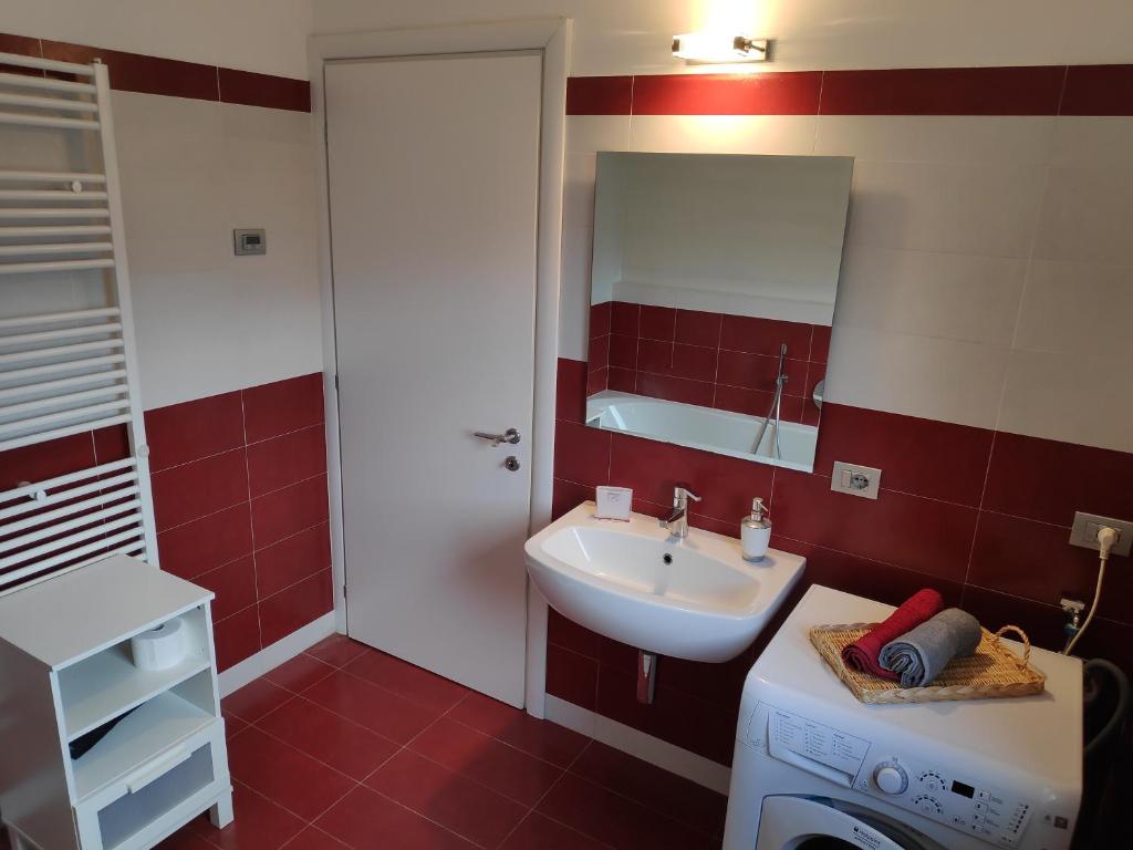 A bathroom at "Lake & Mountain" Summer House