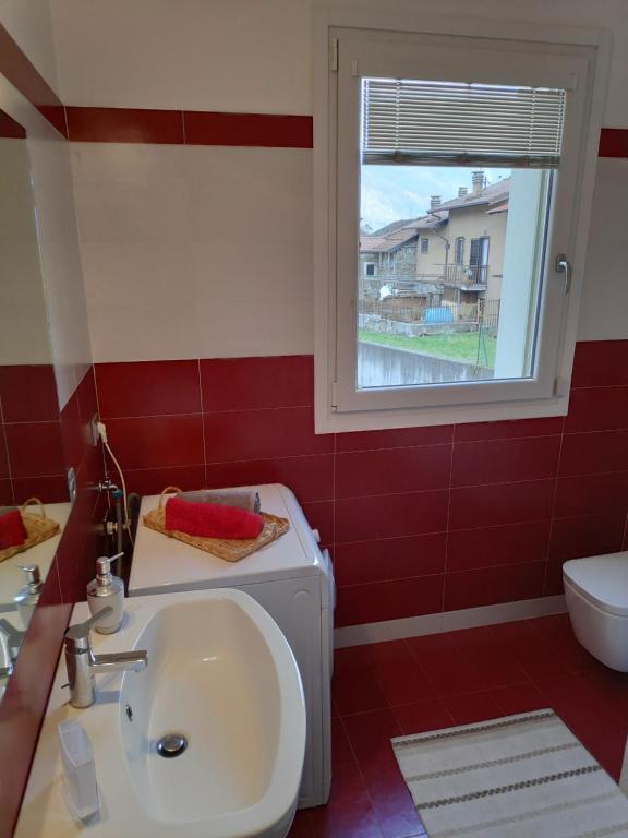 A bathroom at "Lake & Mountain" Summer House