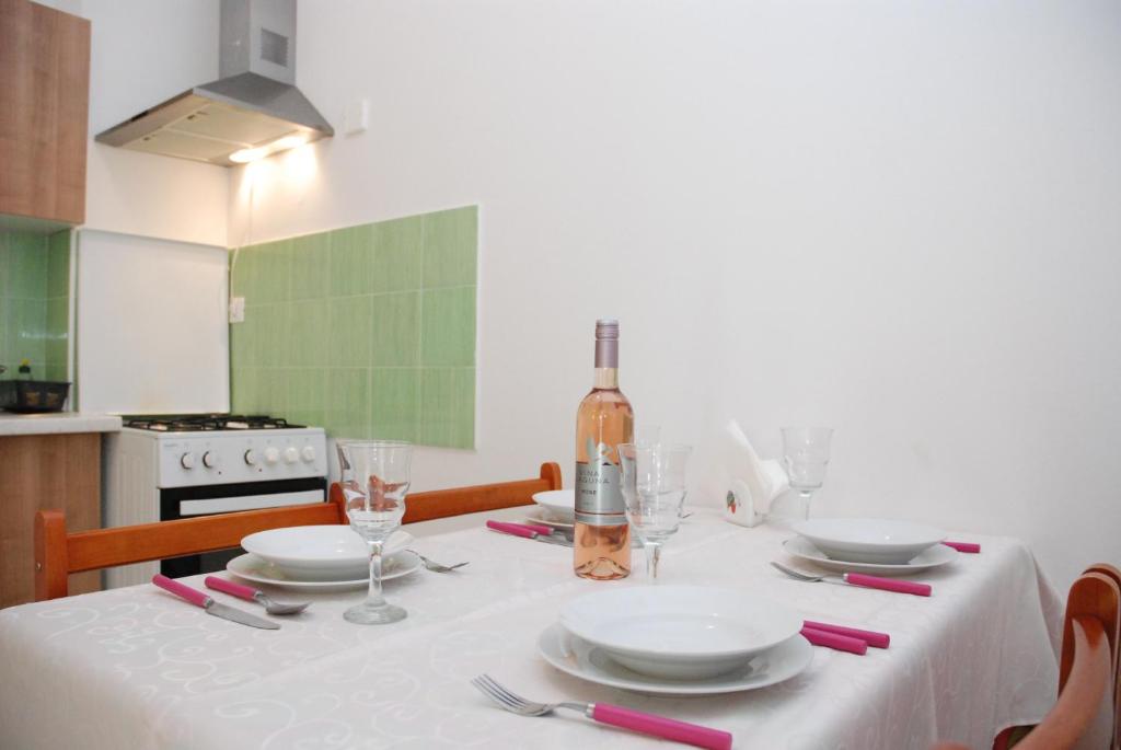 Kuchyň nebo kuchyňský kout v ubytování Apartmani Radin