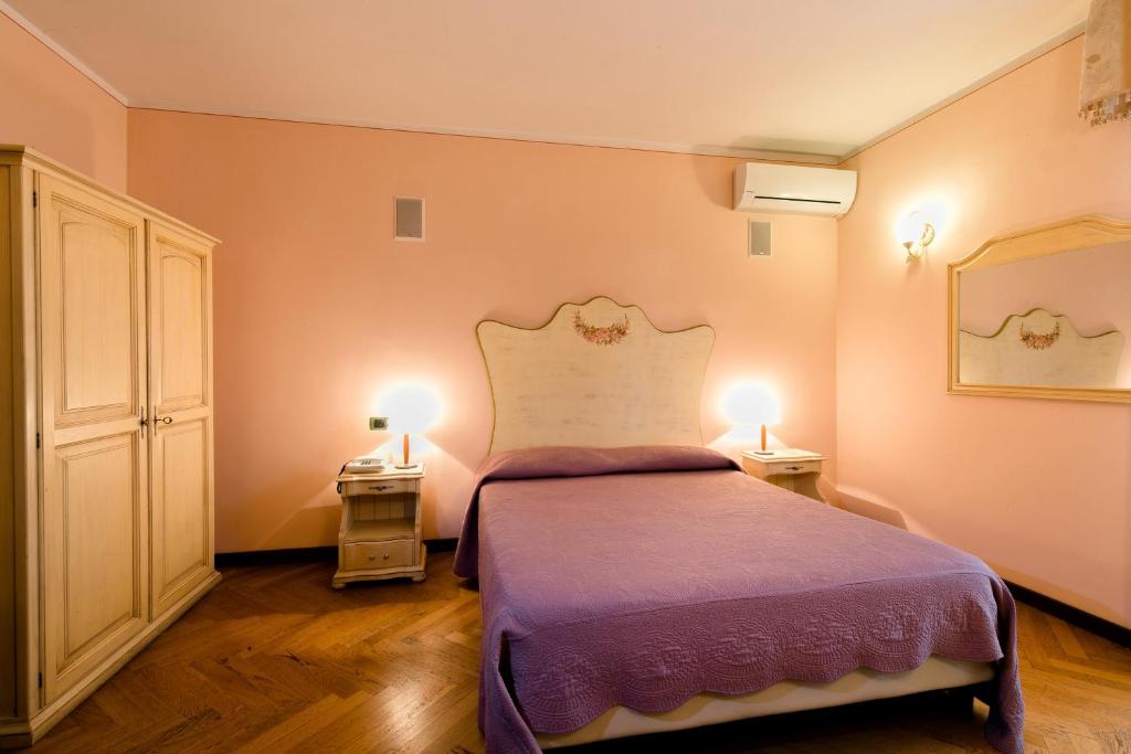 Una cama o camas en una habitación de Hotel Pace