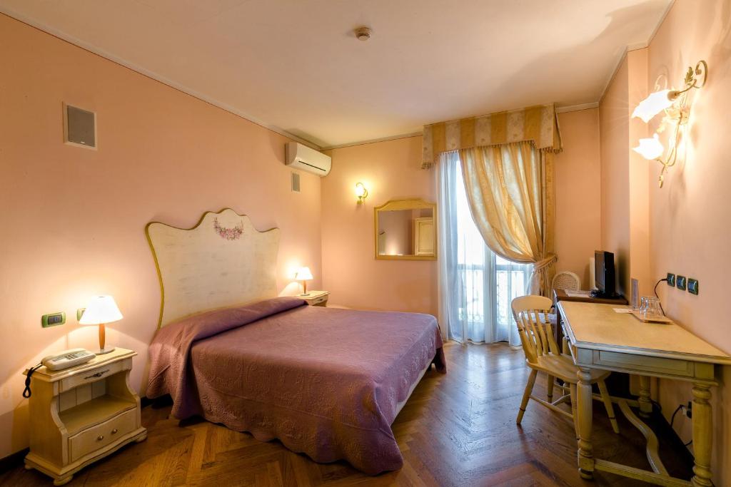 Una cama o camas en una habitación de Hotel Pace