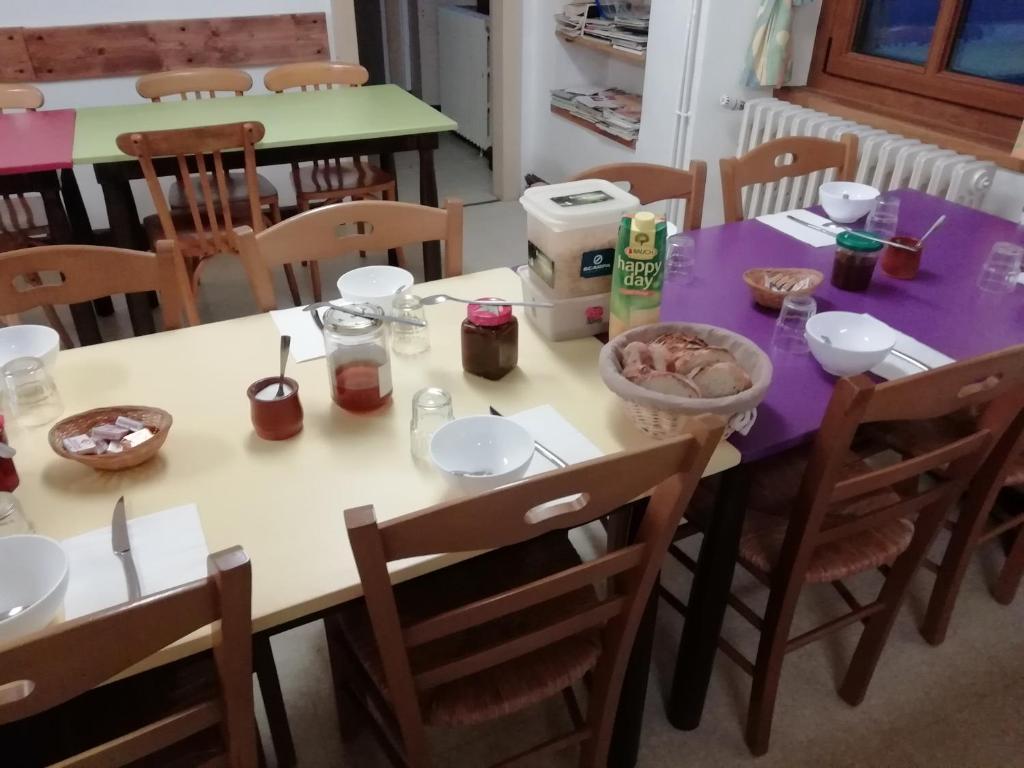 Jídlo v hostelu nebo okolí