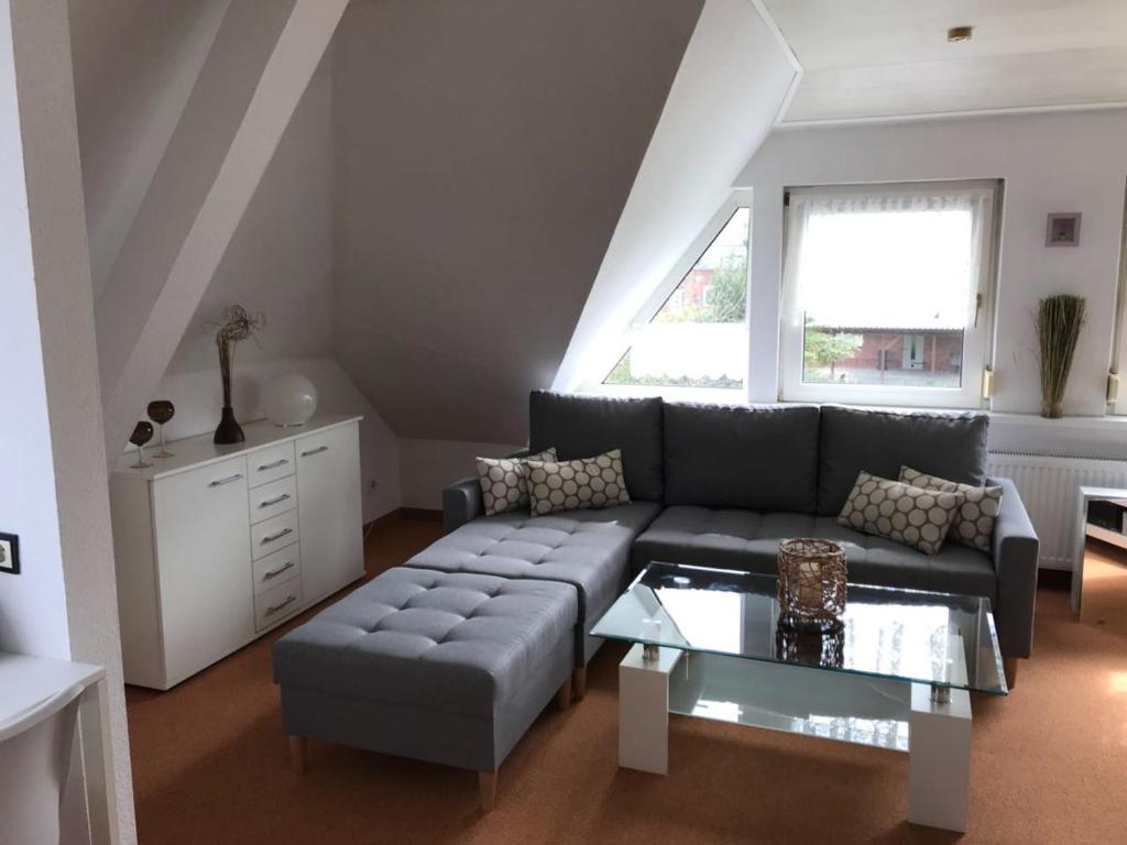 a living room with a couch and a table at Ferienwohnung mit Whirlpool in Ihlienworth