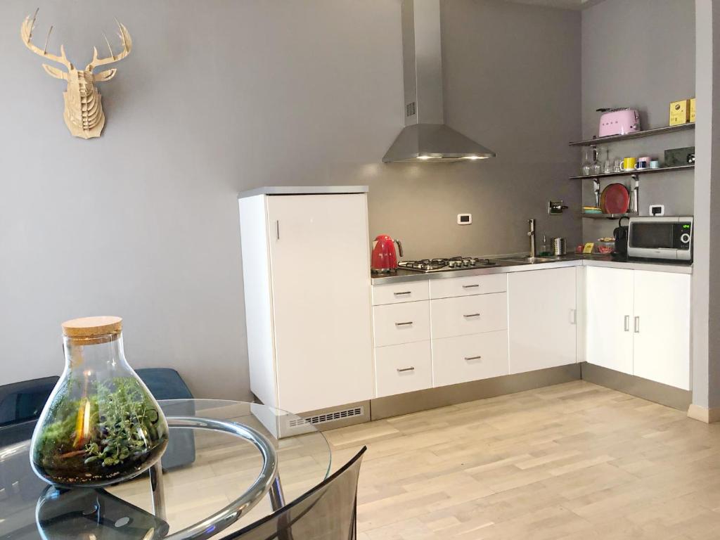 Kuchnia lub aneks kuchenny w obiekcie Smart House Bologna Centro
