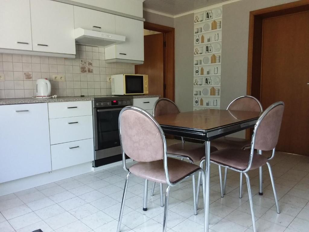 Kuchyň nebo kuchyňský kout v ubytování Gîte ferme du moulin