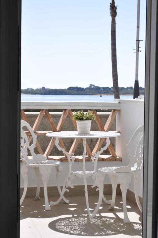 a white table and chairs on a balcony at Apartamentos en Paseo Maritimo in El Rompido