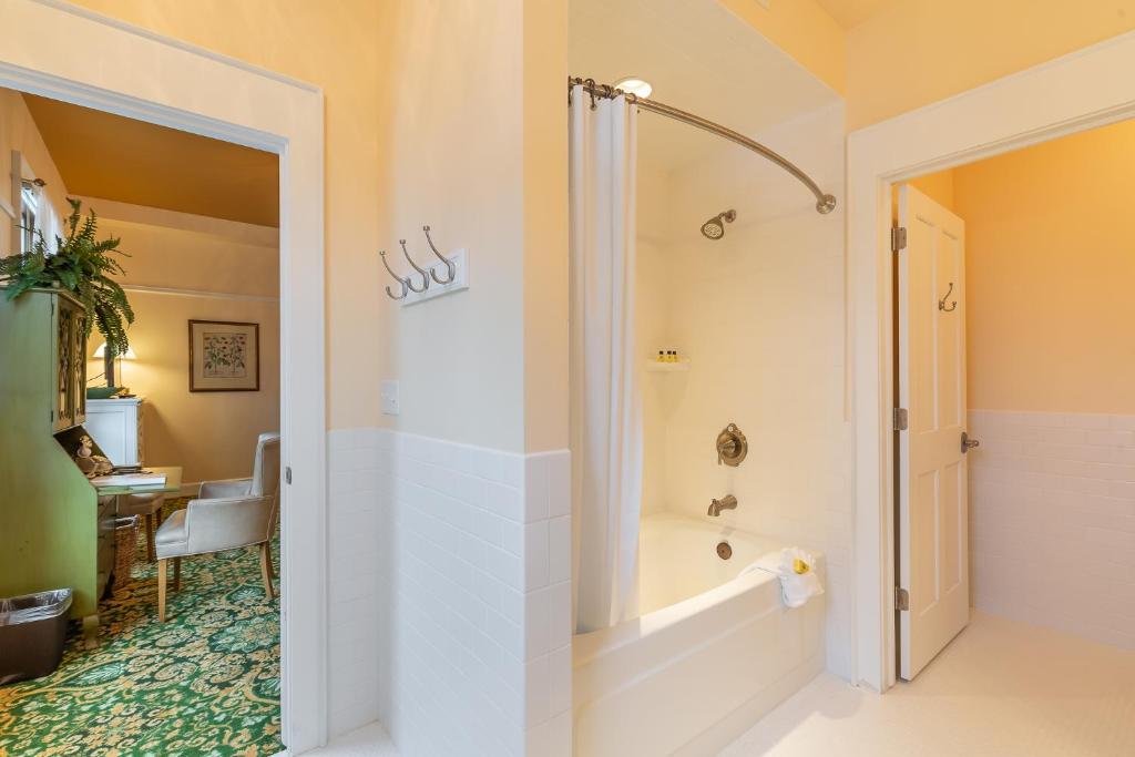 Steele Mansion Inn & Gathering Hub photo