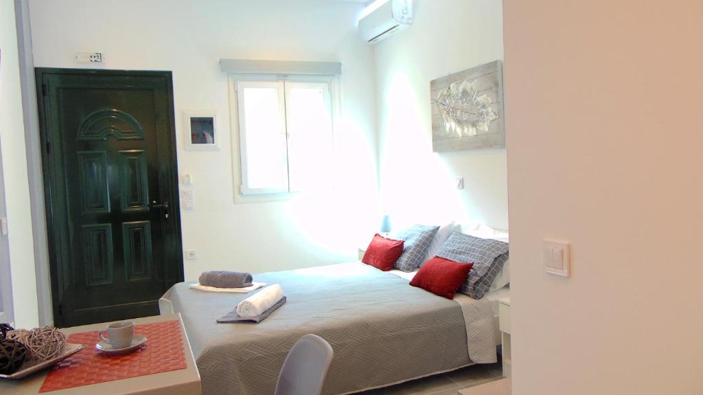 Postel nebo postele na pokoji v ubytování New Luxury Studio Corfu Town