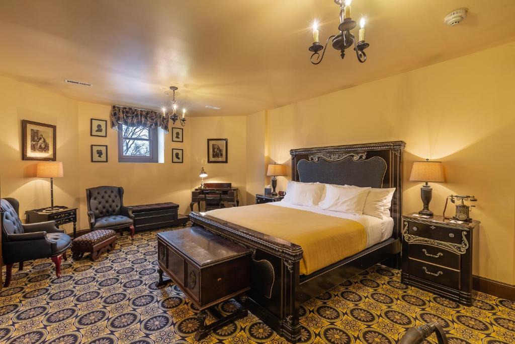 Steele Mansion Inn & Gathering Hub - 