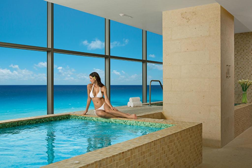 Bazén v ubytování Secrets The Vine Cancun - All Inclusive Adults Only nebo v jeho okolí