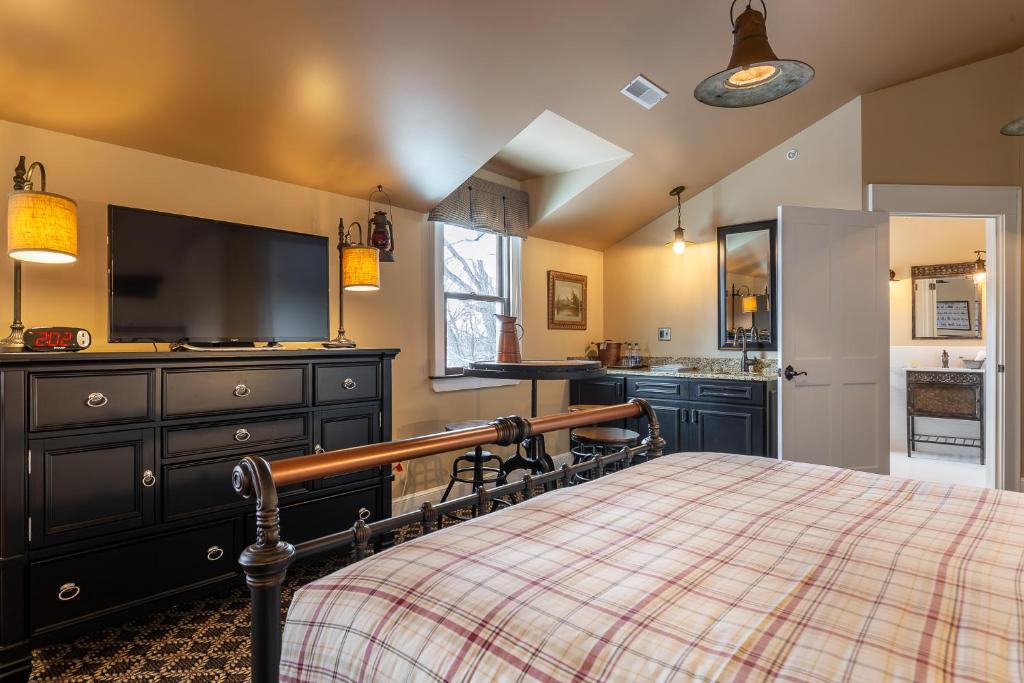 Steele Mansion Inn & Gathering Hub photo
