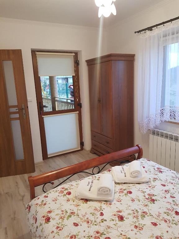 Łóżko lub łóżka w pokoju w obiekcie Domki i Pokoje u Borsa