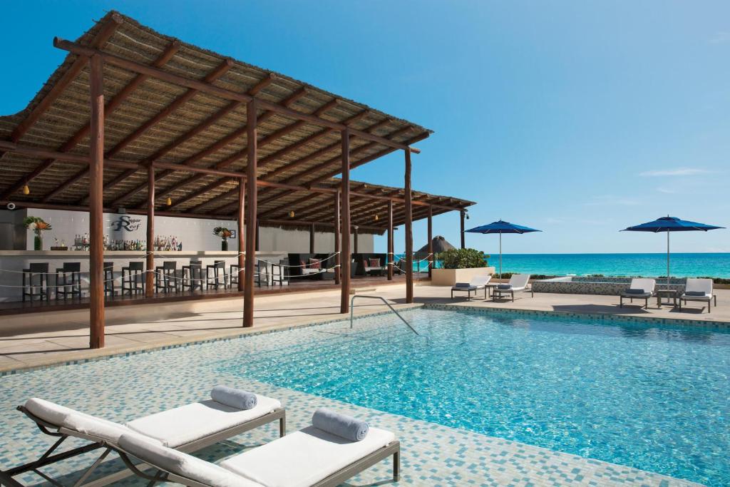 Bazén v ubytování Secrets The Vine Cancun - All Inclusive Adults Only nebo v jeho okolí