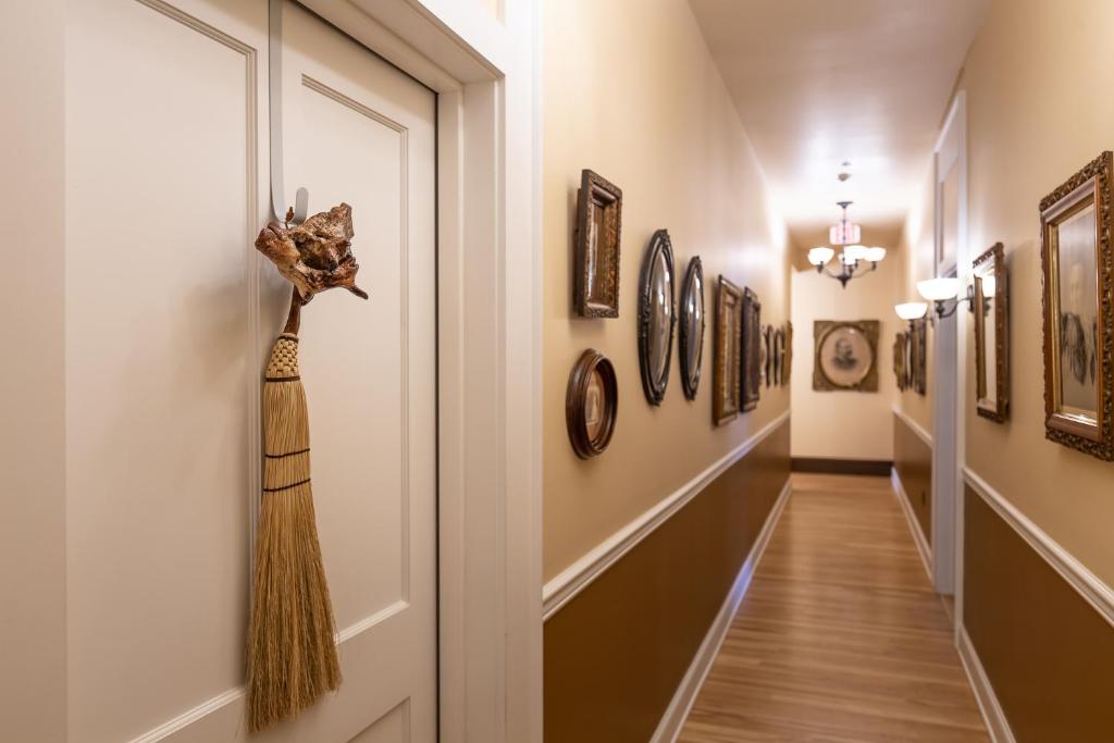 Fotografie z fotogalerie ubytování Steele Mansion Inn & Gathering Hub v destinaci Painesville