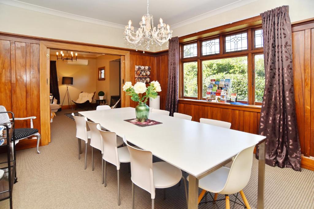 Racecourse Villa - Christchurch Holiday Home - 5ベッドルームの家