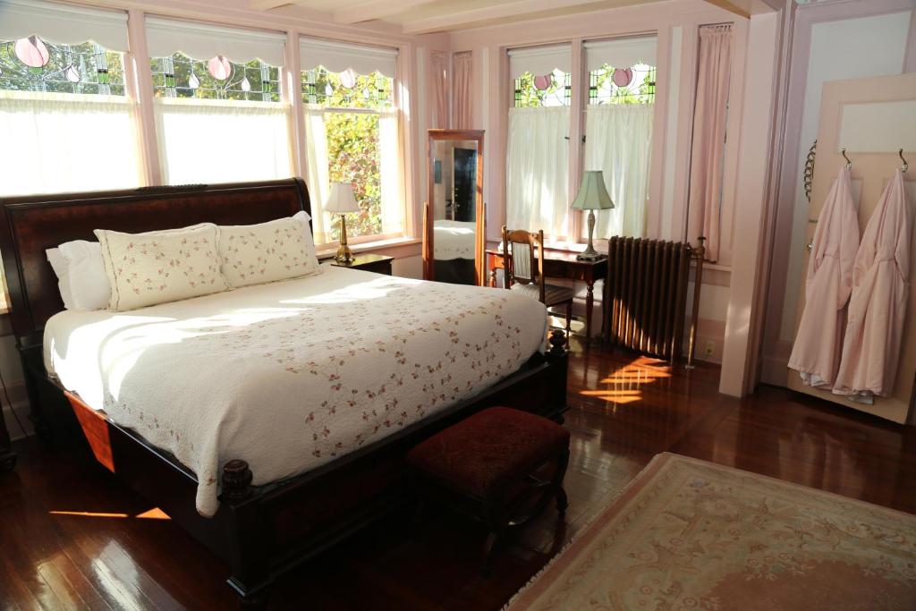Beaconsfield Bed and Breakfast - Victoria - Deluxe King Suite