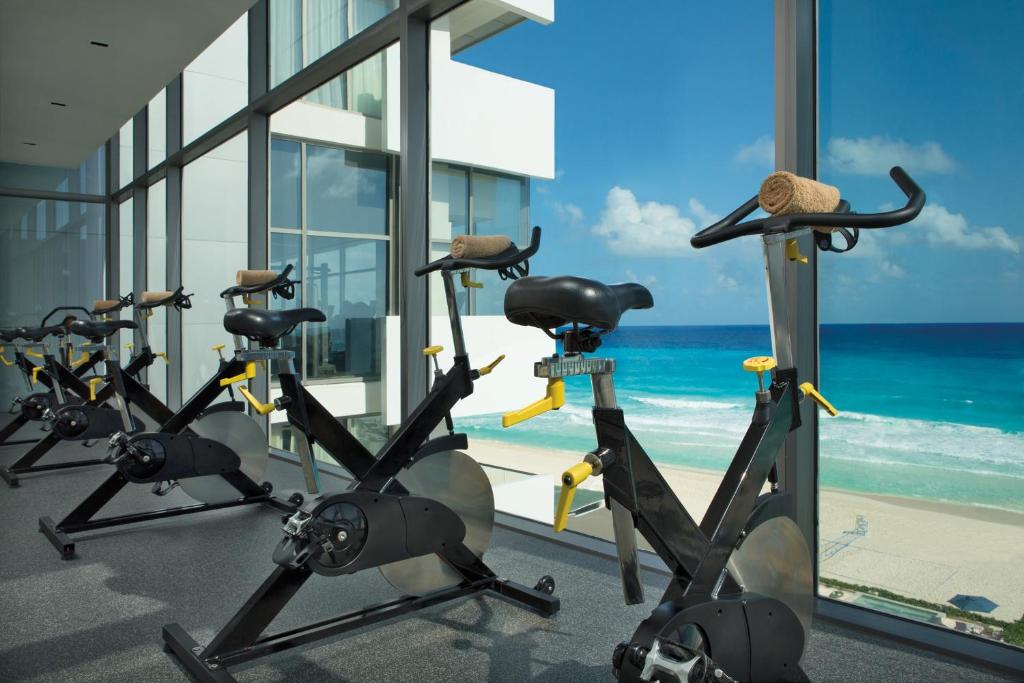 Fitness centrum a/nebo fitness zařízení v ubytování Secrets The Vine Cancun - All Inclusive Adults Only