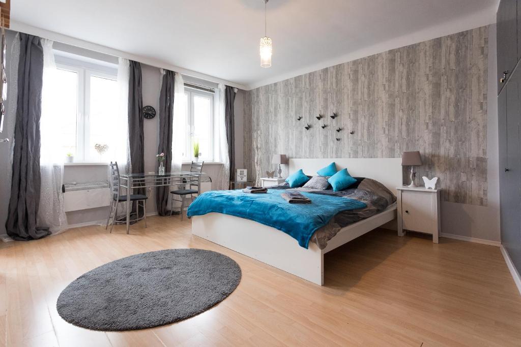 A bed or beds in a room at Cute Red Star Studio City Center