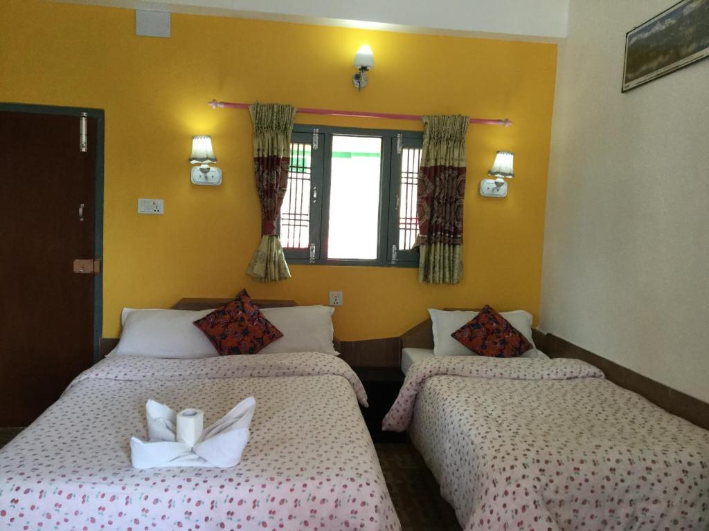 מיטה או מיטות בחדר ב-Bishnu Homestay