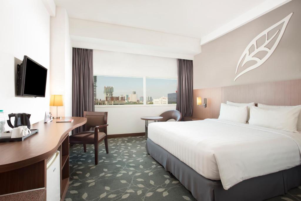 Postel nebo postele na pokoji v ubytování Swiss-Belinn Kemayoran
