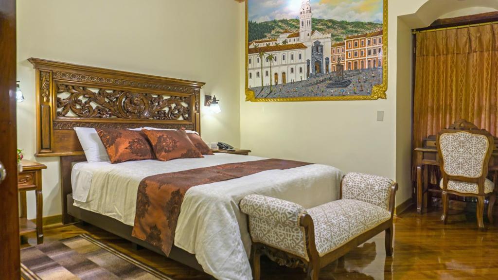 Postel nebo postele na pokoji v ubytování Hotel La Basílica Quito