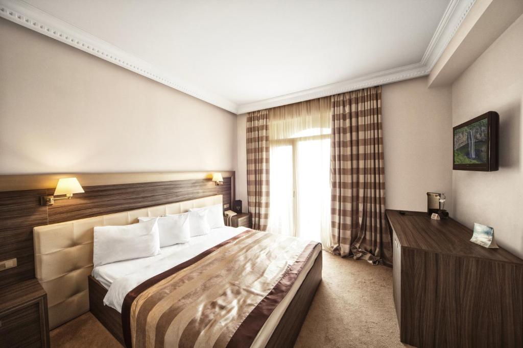 Postel nebo postele na pokoji v ubytování Cruise Hotel