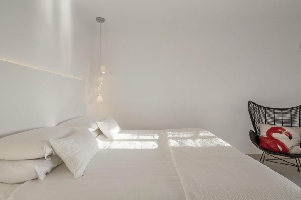 Una cama o camas en una habitación de Art Hotel Santorini