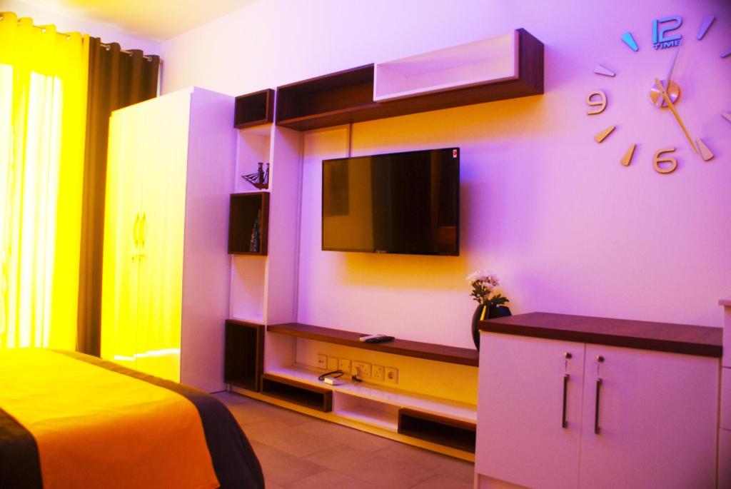TV a/nebo společenská místnost v ubytování Studio 103, Ebene Square