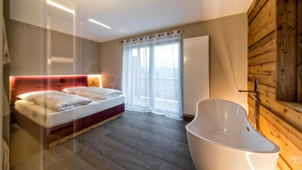 Posteľ alebo postele v izbe v ubytovaní Hotel Weingut Klosterhof
