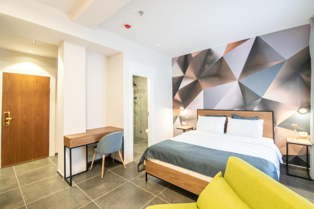Postel nebo postele na pokoji v ubytování 27Montefiore - Urban ApartHotel TLV