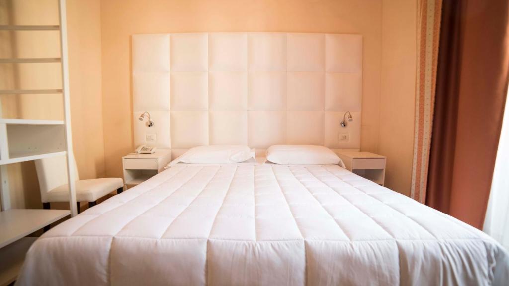 Postel nebo postele na pokoji v ubytování Hotel Jane
